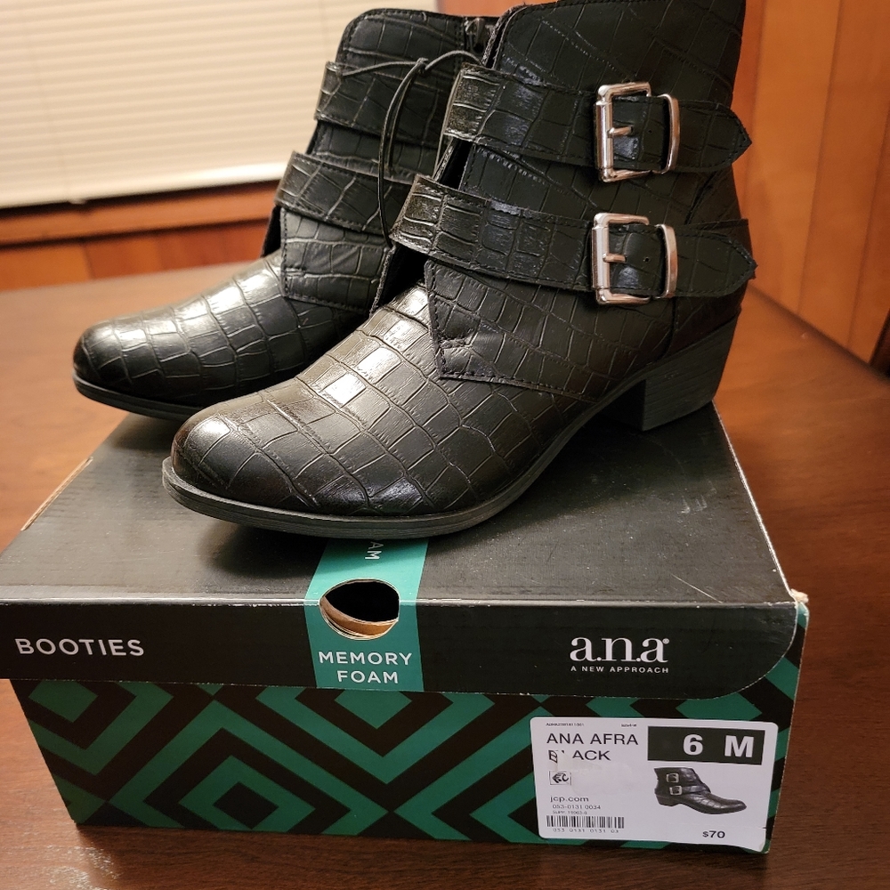Anna brand black boots, size 6.  Never been worn.